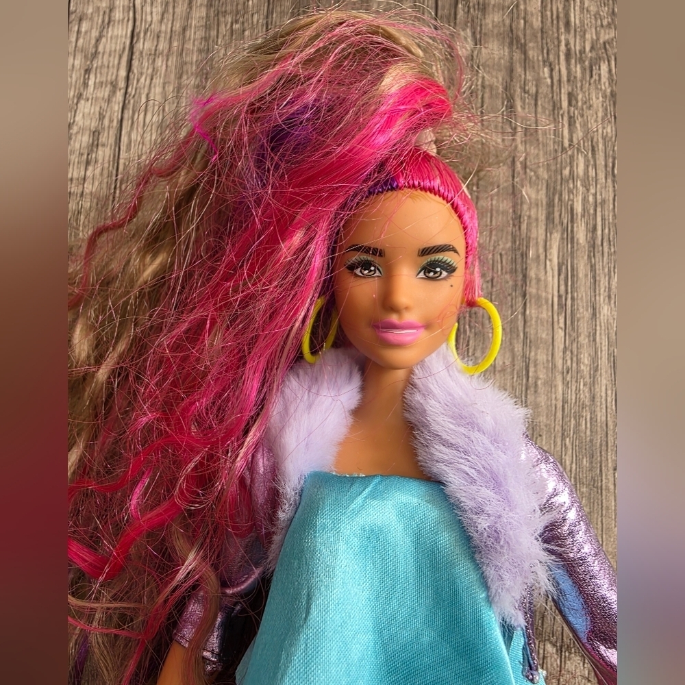 Barbie Curvy Body Magical Pink Fashionista Fashion Doll Pink Hair
